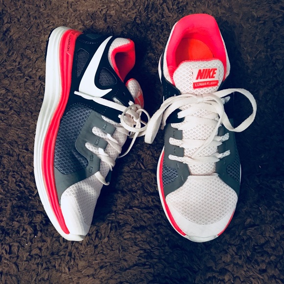 nike lunar flash